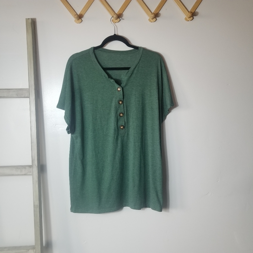 WOMEN'S GREEN WITH BUTTON BLOUSE SIZE XXL